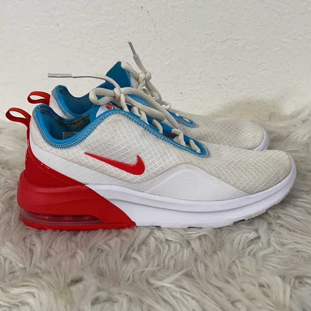 NIKE AIR MAX MOTION 2 RUNNING Size 7 - Picture 2 of 11